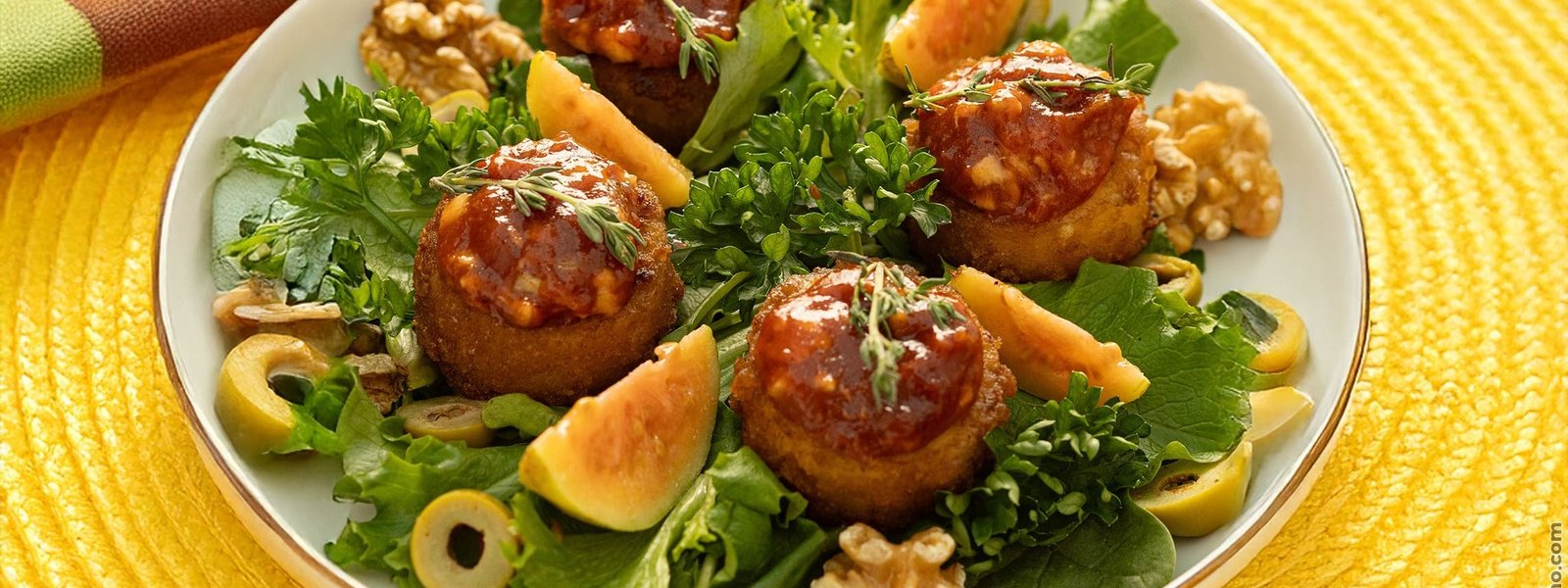 Confit de goyave et chèvre chaud