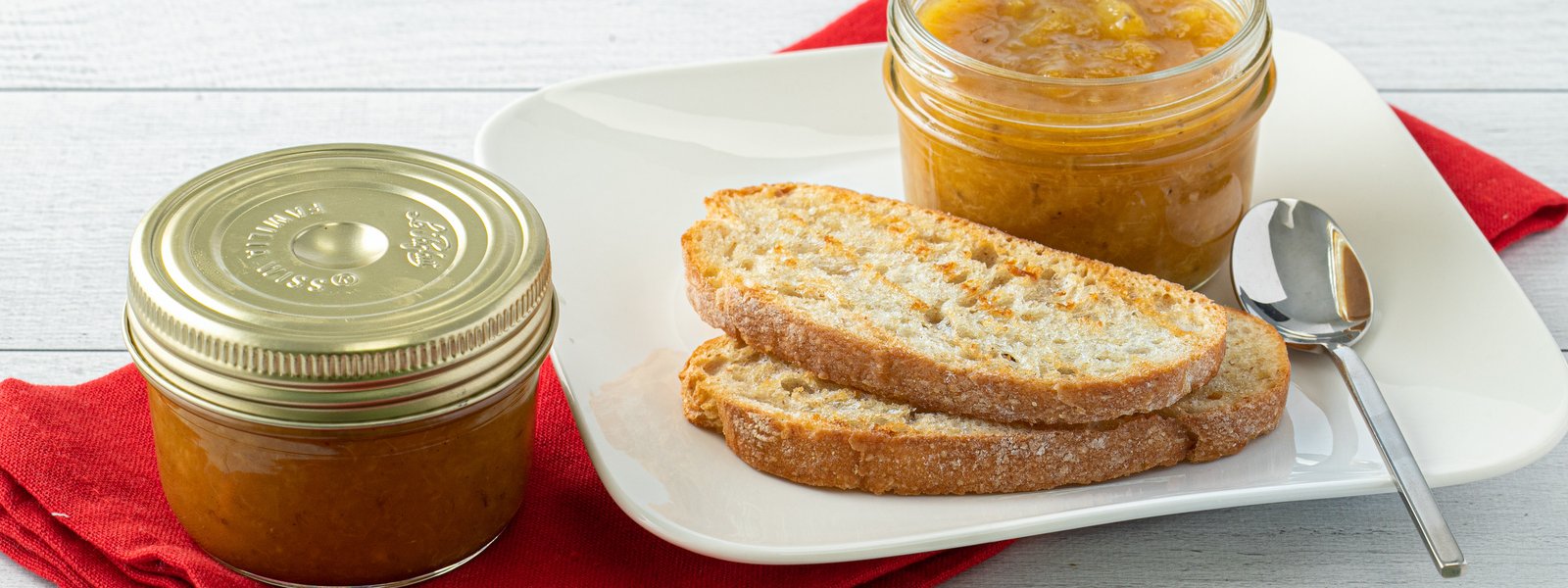 Confiture de mangue, ananas et banane